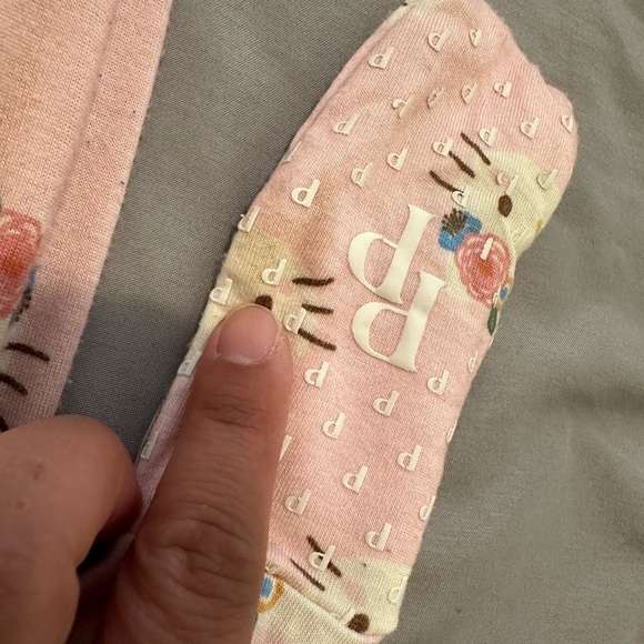 Hello Kitty x Posh Peanut convertible sleeper - Picture 2 of 4